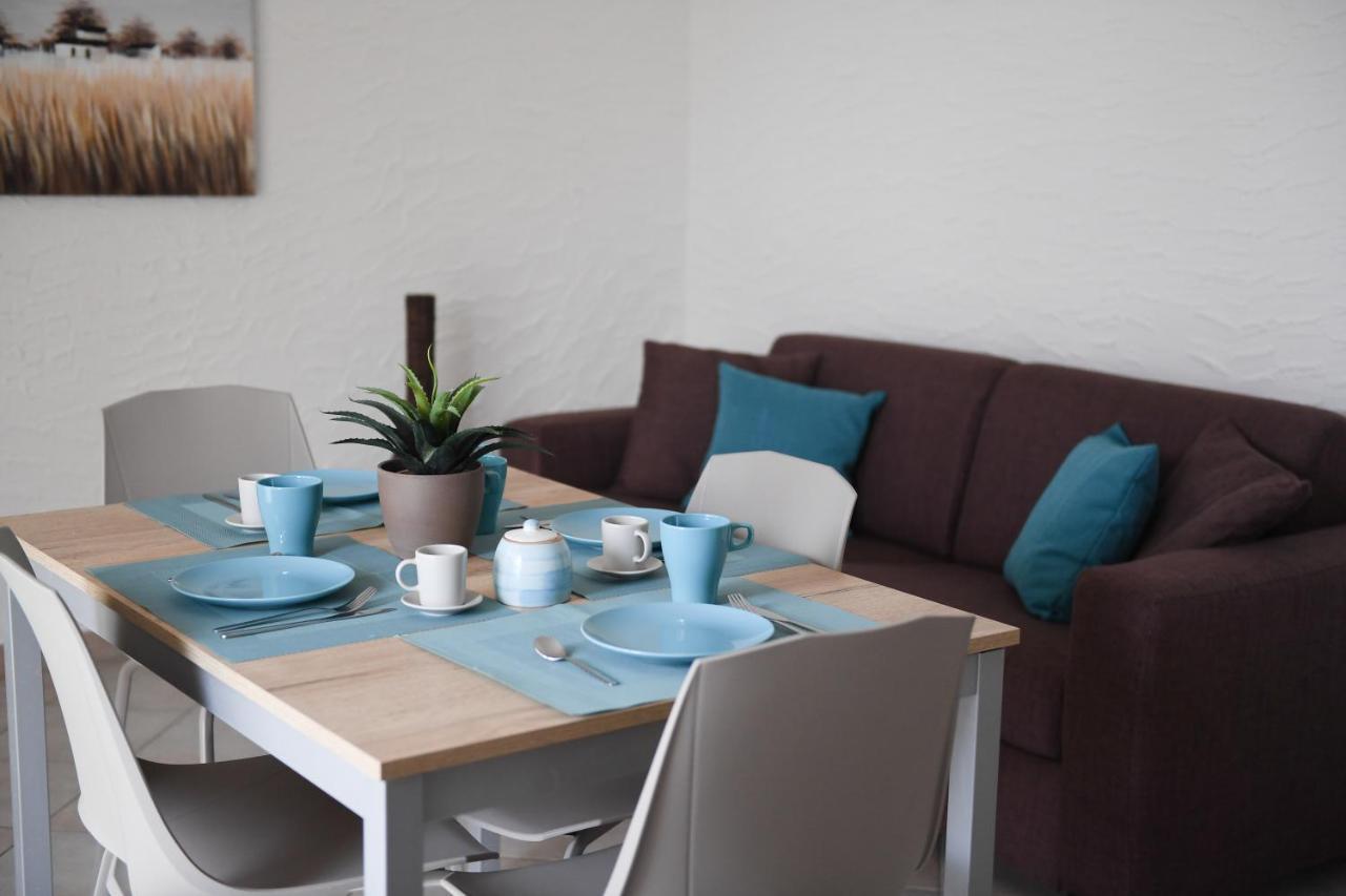 Blue Apartment - A Due Passi Dal Lago, Parcheggio Privato ラツィーゼ エクステリア 写真