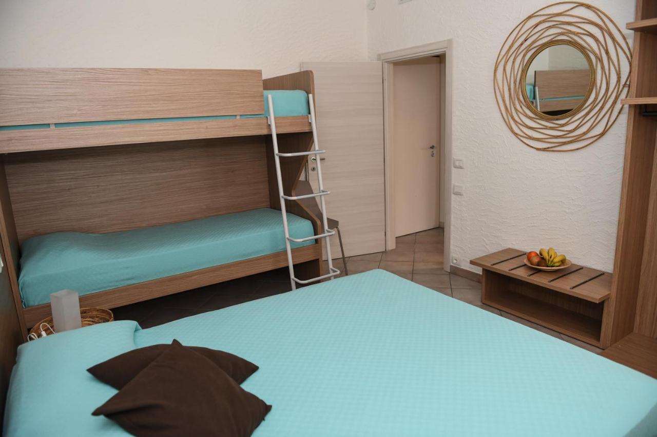 Blue Apartment - A Due Passi Dal Lago, Parcheggio Privato ラツィーゼ エクステリア 写真