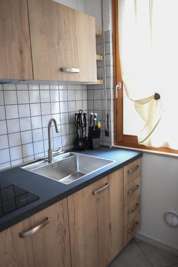 Blue Apartment - A Due Passi Dal Lago, Parcheggio Privato ラツィーゼ エクステリア 写真
