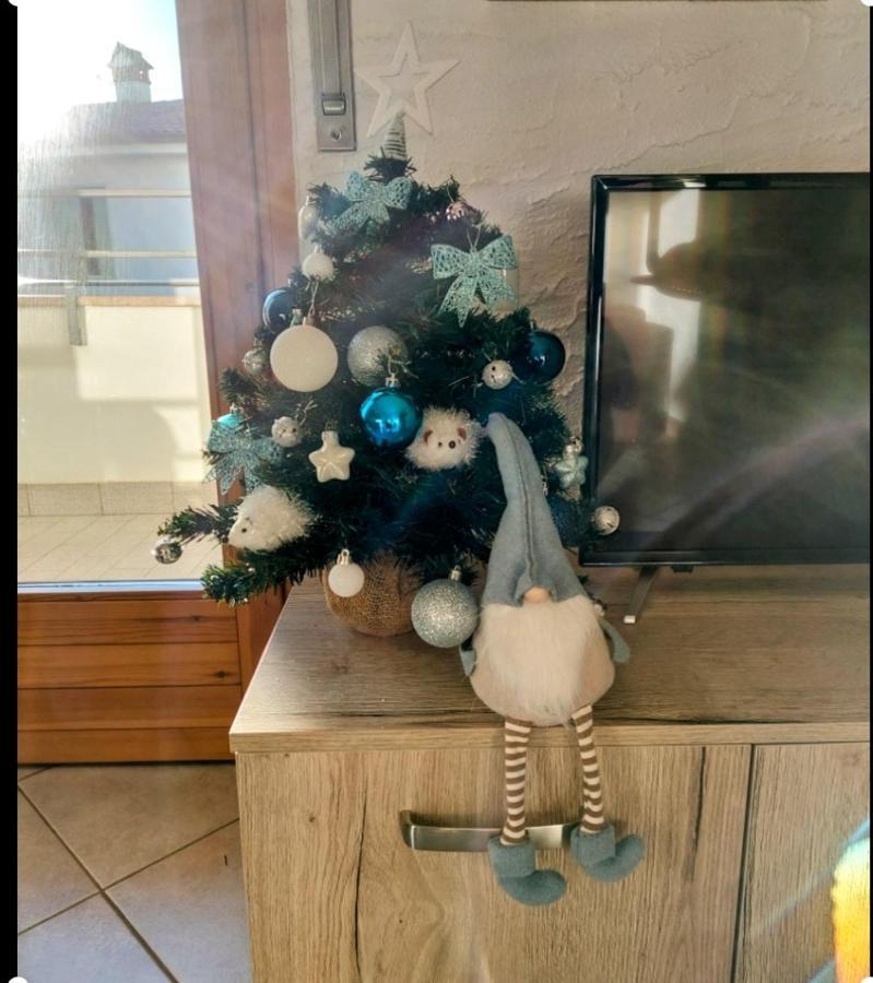 Blue Apartment - A Due Passi Dal Lago, Parcheggio Privato ラツィーゼ エクステリア 写真