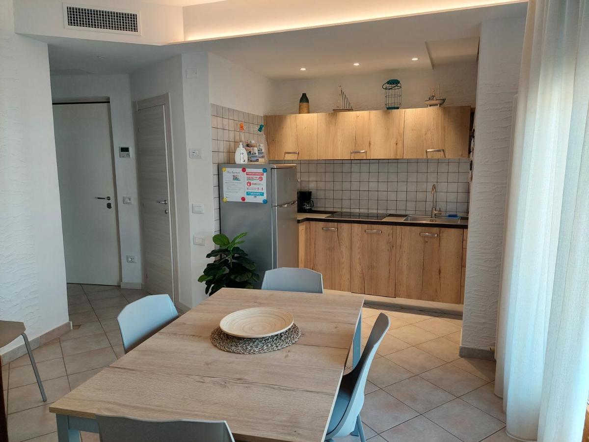 Blue Apartment - A Due Passi Dal Lago, Parcheggio Privato ラツィーゼ エクステリア 写真