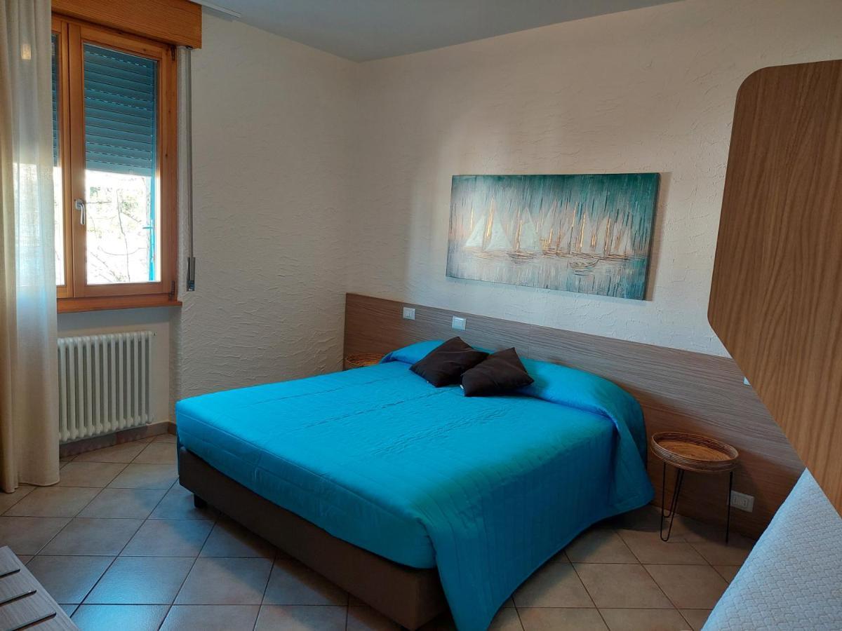 Blue Apartment - A Due Passi Dal Lago, Parcheggio Privato ラツィーゼ エクステリア 写真