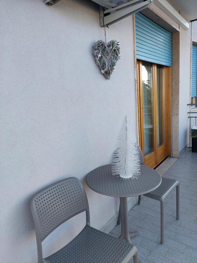 Blue Apartment - A Due Passi Dal Lago, Parcheggio Privato ラツィーゼ エクステリア 写真