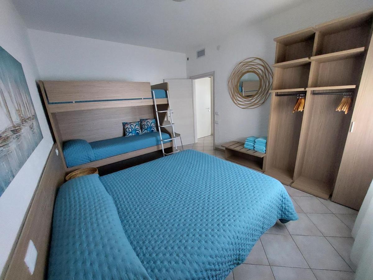 Blue Apartment - A Due Passi Dal Lago, Parcheggio Privato ラツィーゼ エクステリア 写真